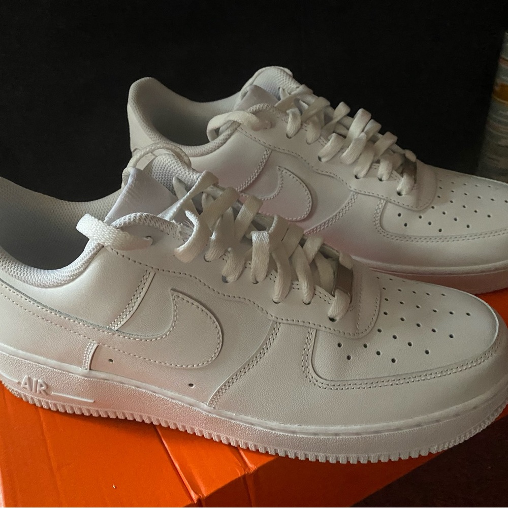 White Nike Men’s Air Force 1 - Picture 6 of 6